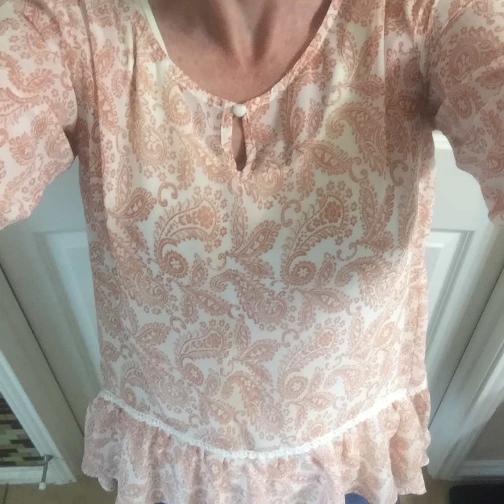 WHITE & PINK RUFFLE HEM AND SLEEVE TOP